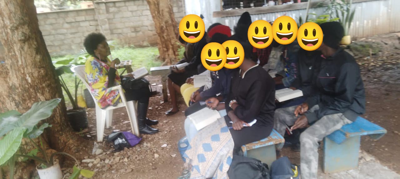 teacher Peris teaching children